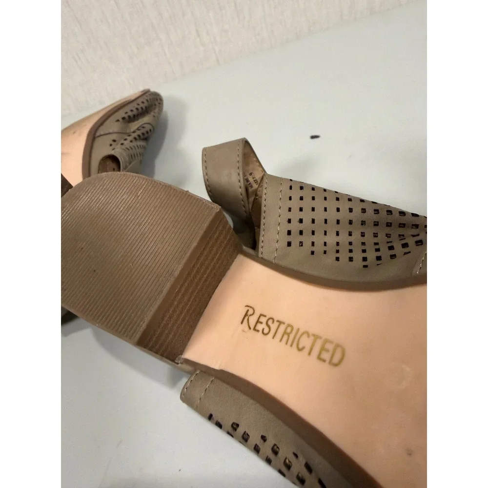 Restricted Cutout Peep Toe Ankle‎ Strap Stacked Heel Sandals Women US 9